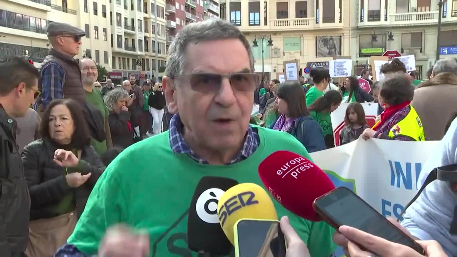 Manifestación En València Para Reivindicar El Derecho A La Vivienda ...