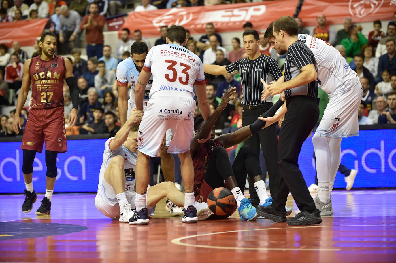 Fotos: Las imágenes del partido UCAM CB Murcia - Obradoiro