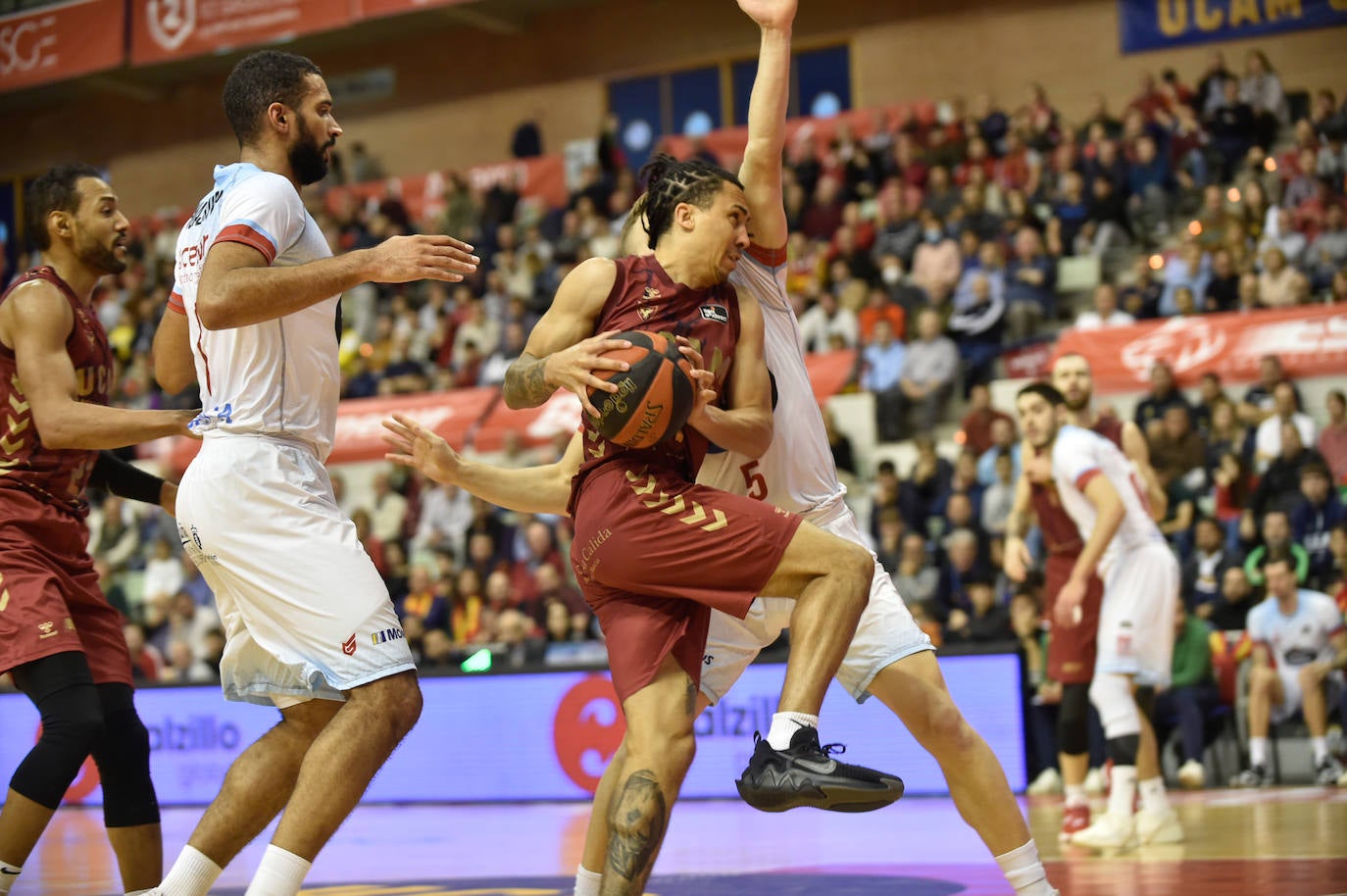 Fotos: Las imágenes del partido UCAM CB Murcia - Obradoiro