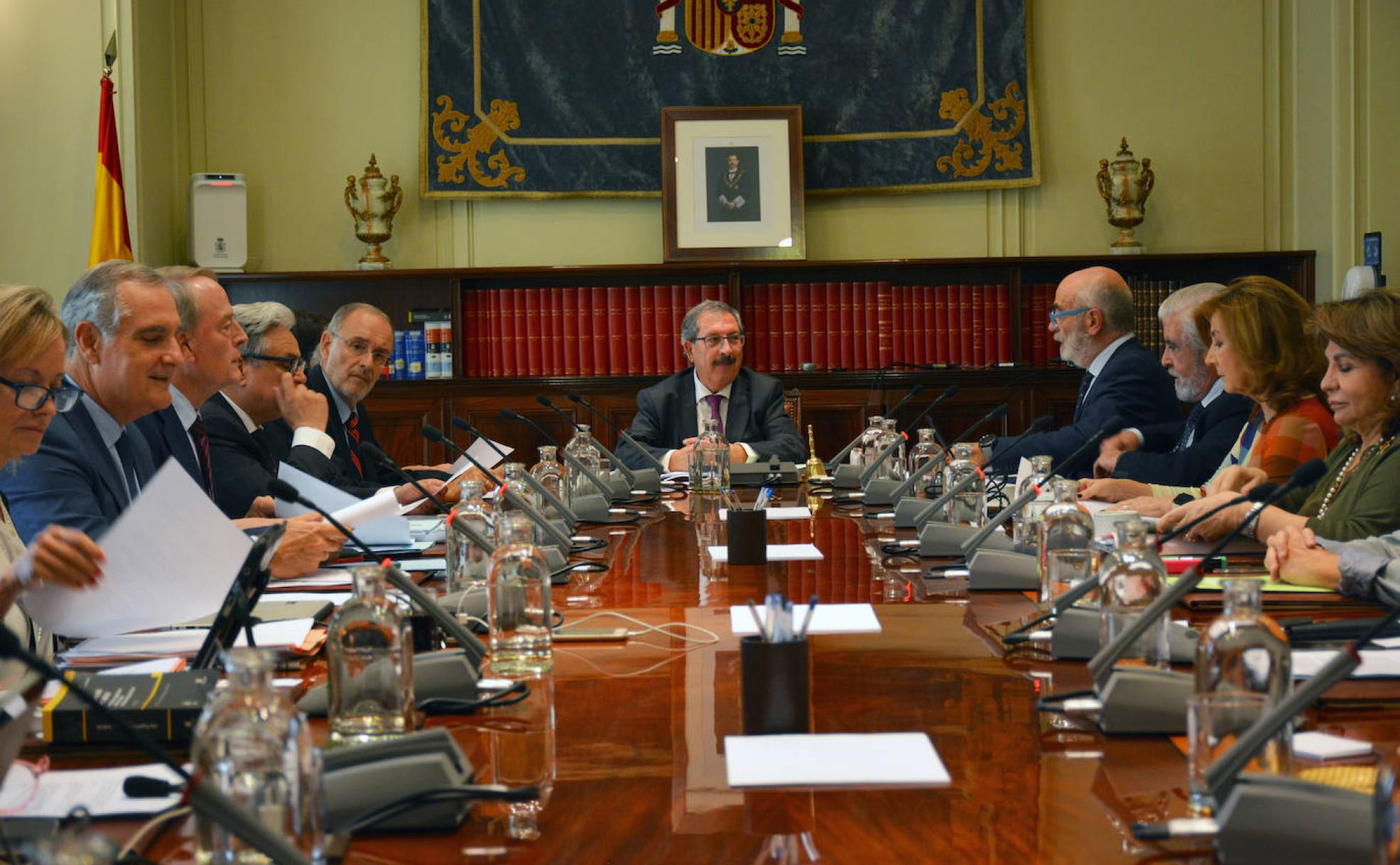 Rafael Mozo preside una reunión del pleno del Poder Judicial. 