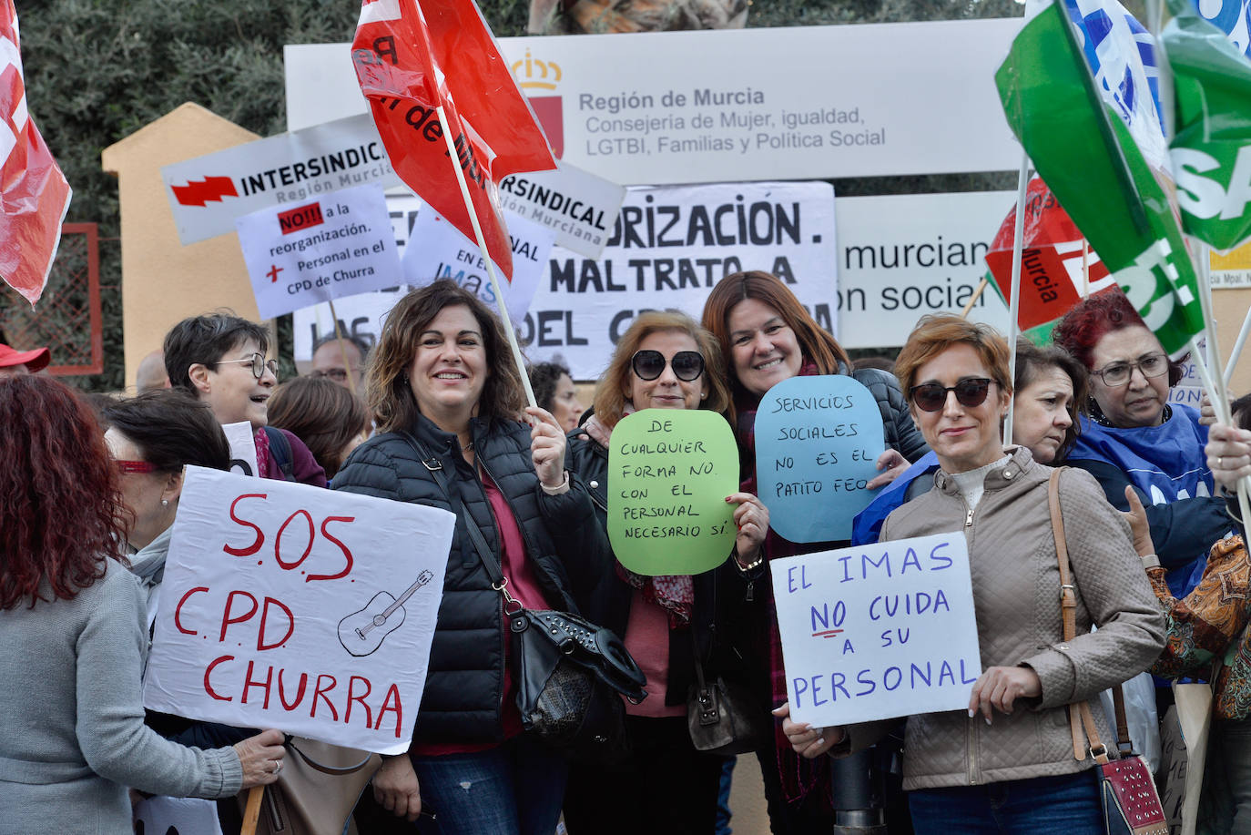 Fotos: Protestas por la falta de personal ante el Imas