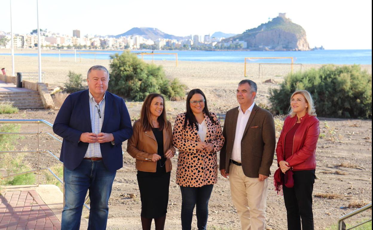 Los senadores del PP, Juan María Vázquez, Francisco Bernabé y Violante Tomás; la diputada regional del PP, Clara Valverde, y la presidenta del PP de Águilas, Eva Reverte.