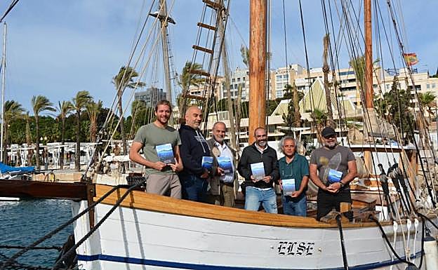 Los autores de la guía en el velero 'Else', de Anse. De izq. a dcha., V. Orenes, J. A. García Charton, J. Templado, J. Ferrer, P. García y J. M. Ruiz. 