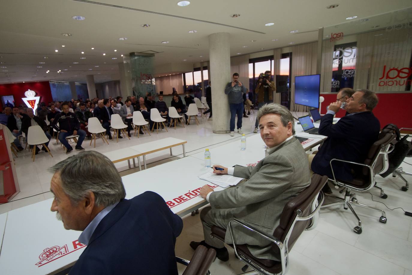 Fotos: Junta de accionistas del Real Murcia en imágenes