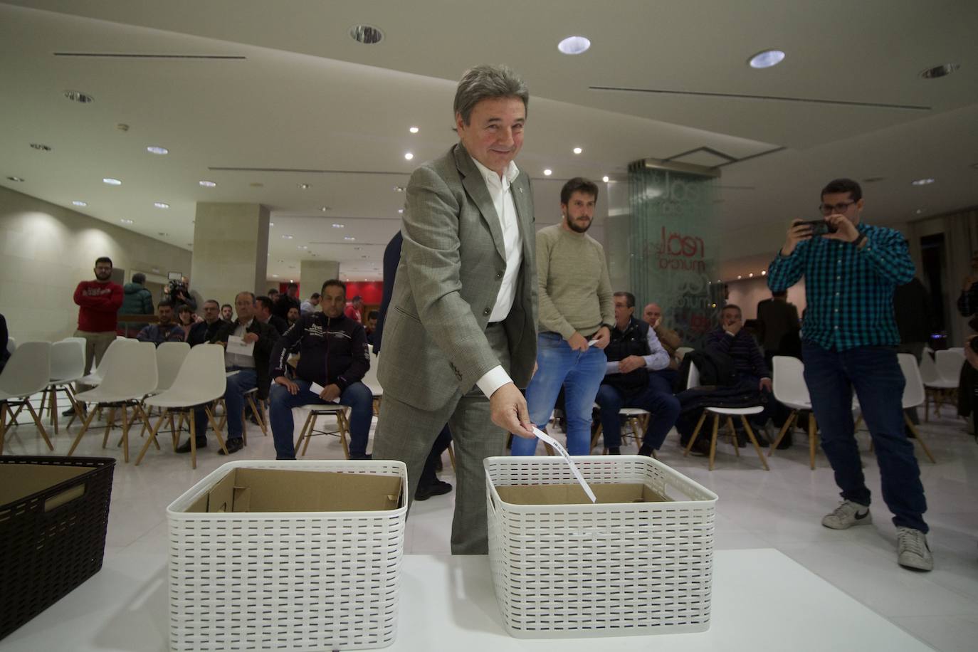 Fotos: Junta de accionistas del Real Murcia en imágenes