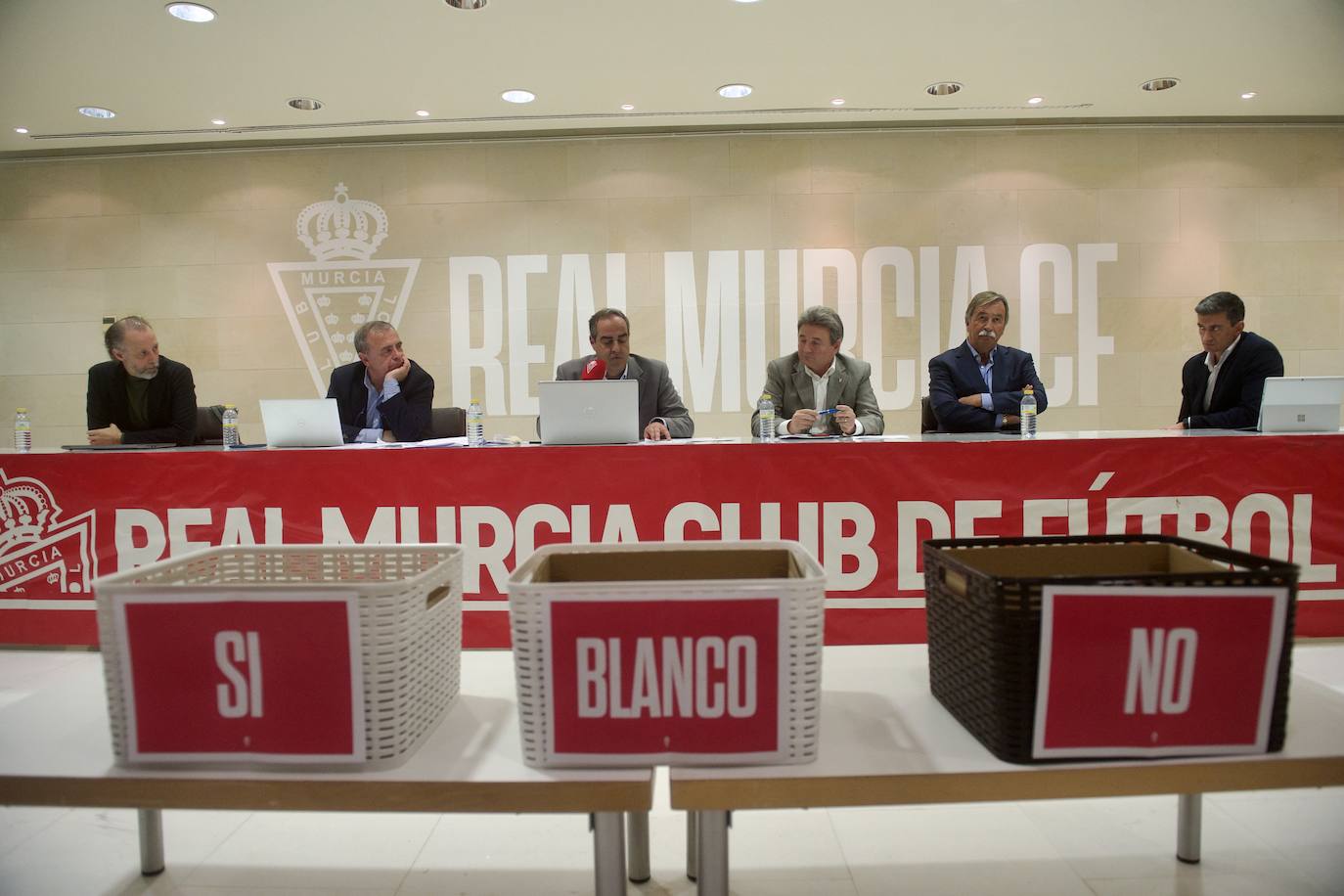 Fotos: Junta de accionistas del Real Murcia en imágenes