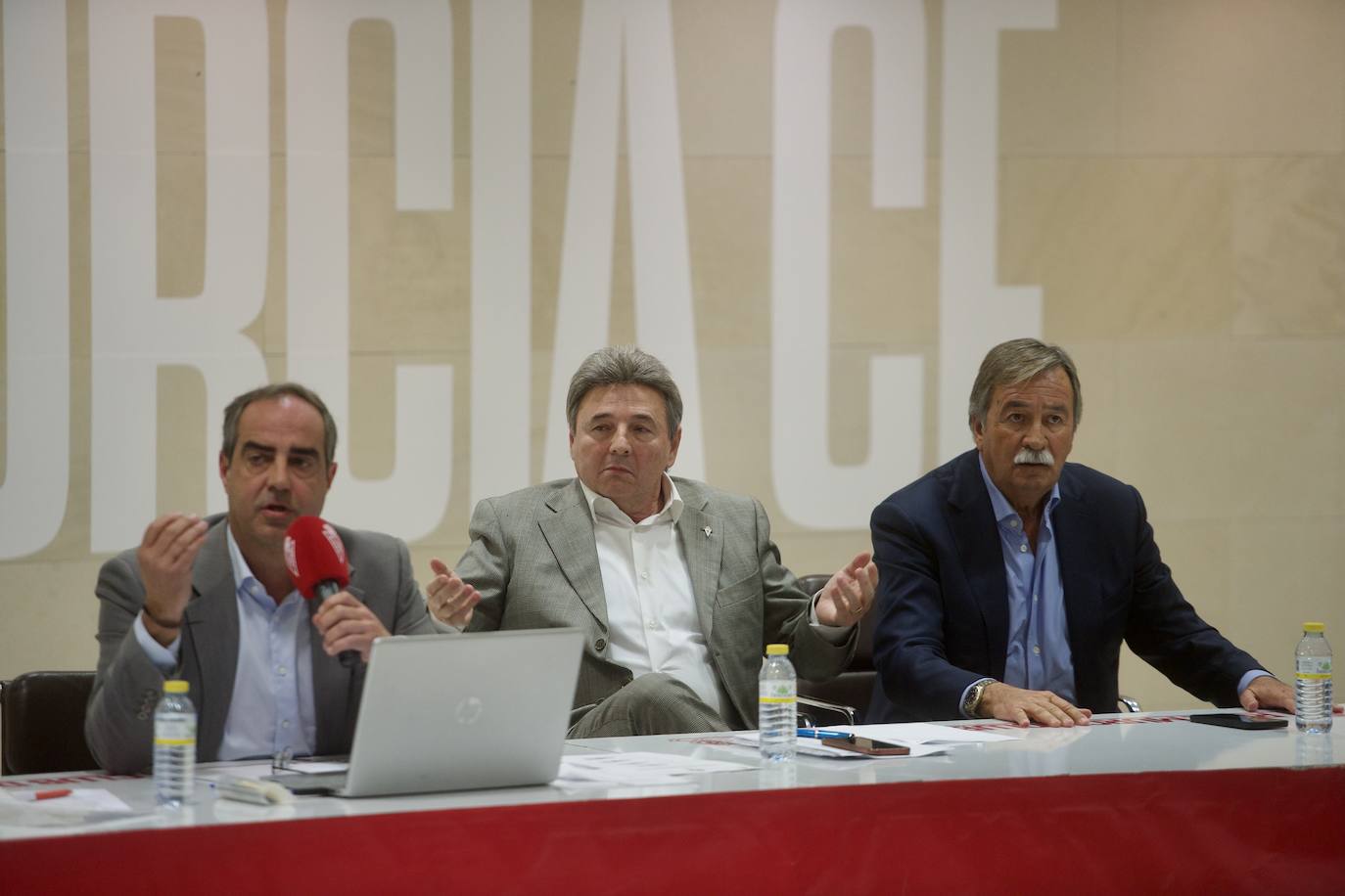 Fotos: Junta de accionistas del Real Murcia en imágenes