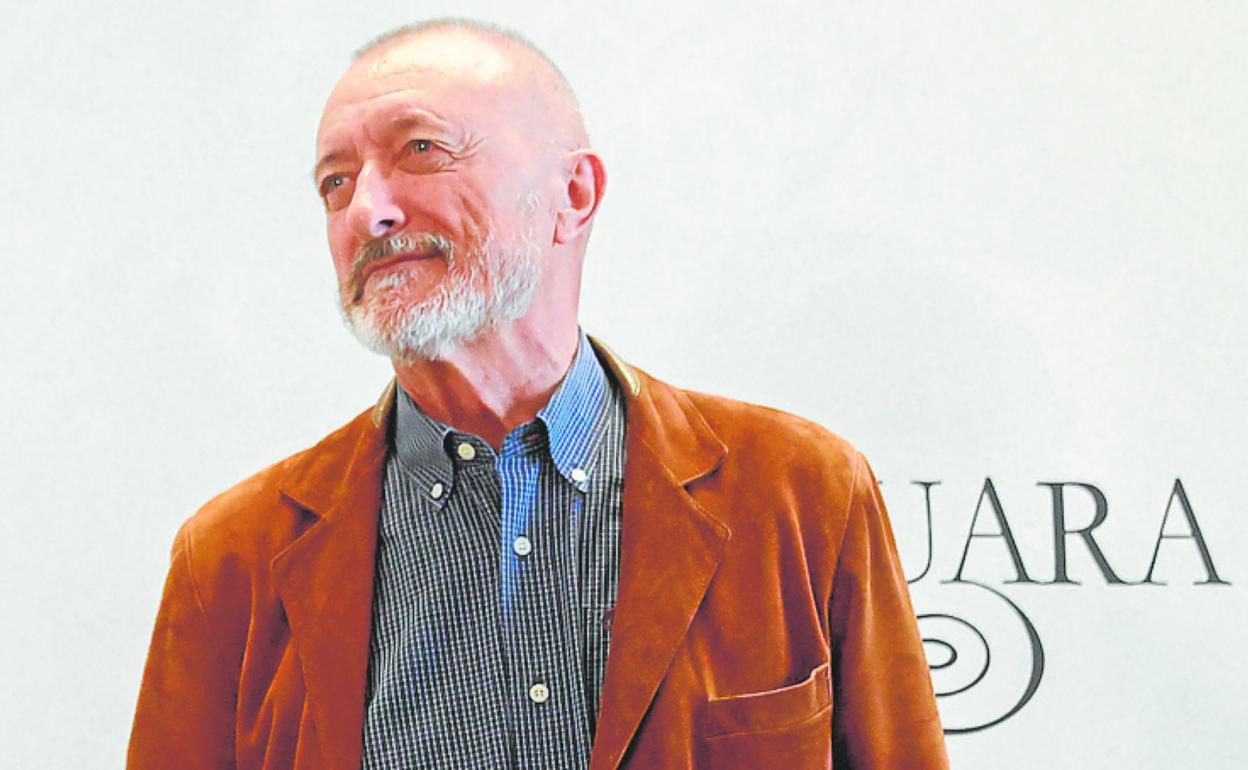 Arturo Pérez-Reverte (Cartagena, 1951). 