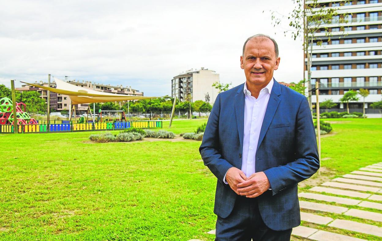 Jesús Rosagro, ayer, en el jardín que lleva su nombre, inaugurado en la avenida Academia de Infantería de Santiago y Zaraíche. 