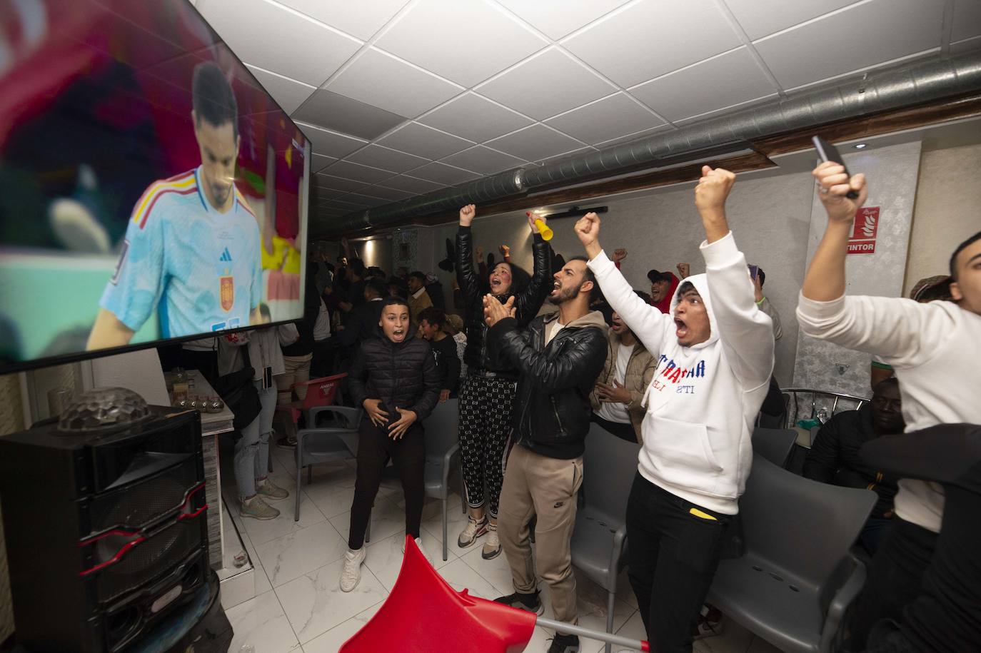 Fotos: Celebración de la colonia marroquí de la Región de Murcia tras vencer a España en el Mundial, en imágenes