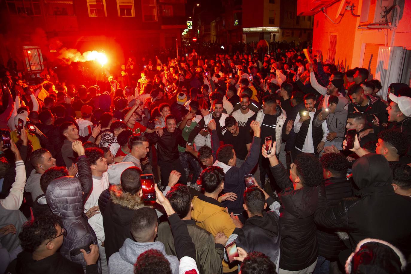 Fotos: Celebración de la colonia marroquí de la Región de Murcia tras vencer a España en el Mundial, en imágenes