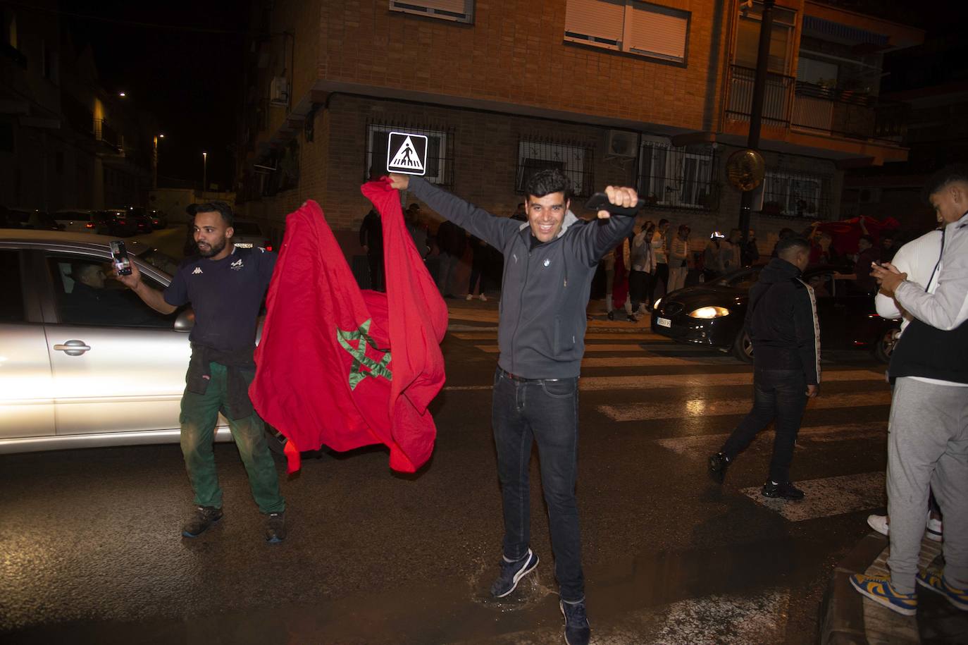 Fotos: Celebración de la colonia marroquí de la Región de Murcia tras vencer a España en el Mundial, en imágenes
