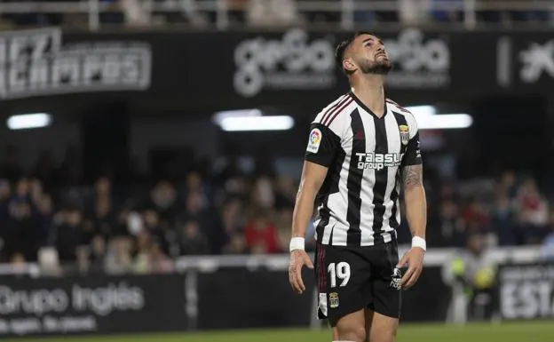 Sadiku se lamenta en el encuentro ante el Villarreal B.