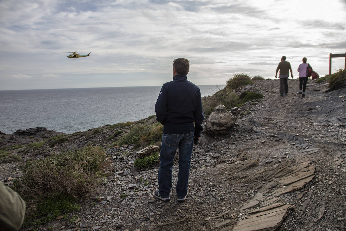 Fotos: Buscan a las posibles víctimas de una patera naufragada entre Cabo de Palos y Cabo Negrete