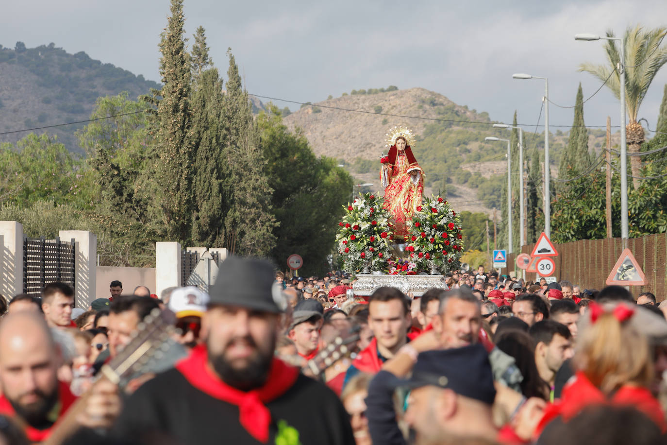 Fotos: La Santa reúne a 10.000 romeros en su bajada a Totana tras el parón de la pandemia