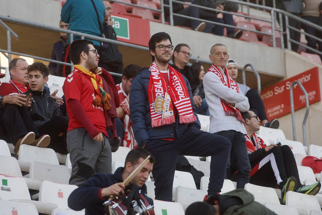 Fotos: Búscate en las gradas del Enrique Roca en la victoria frente al Sabadell