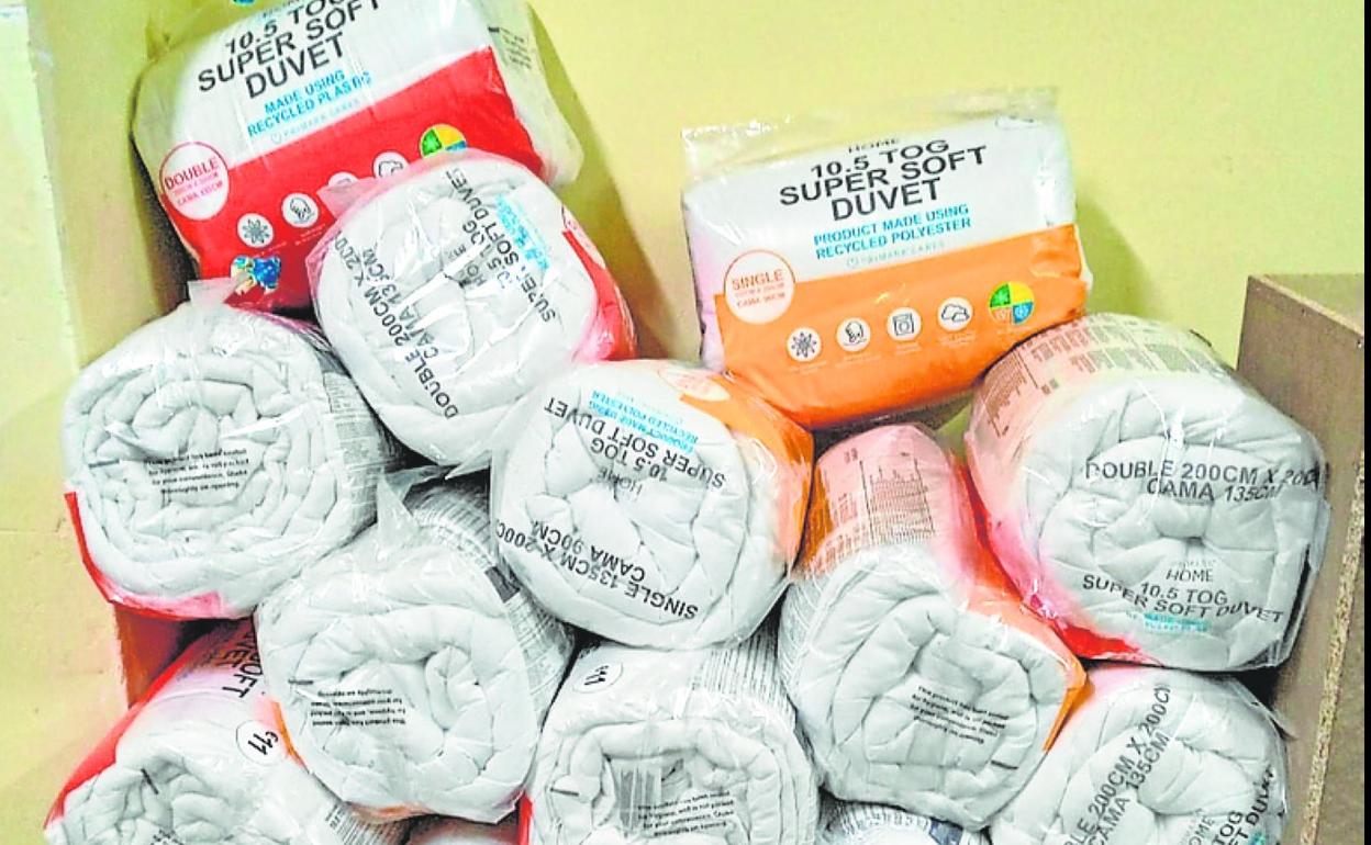 Edredones de la Cofradía Marraja para personas sin hogar. 