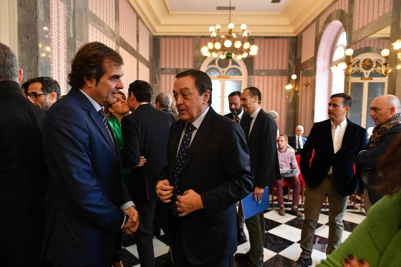 Fotos: El encuentro sectorial con empresarios para presentar el proyecto de la terminal Barlomar, en imágenes