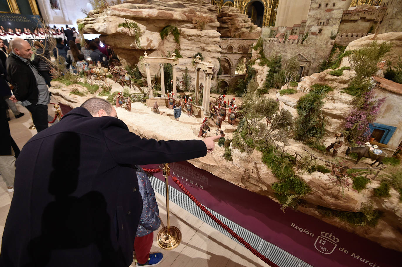 Fotos: La inaguración del belén de la iglesia de San Esteban de Murcia, en imágenes