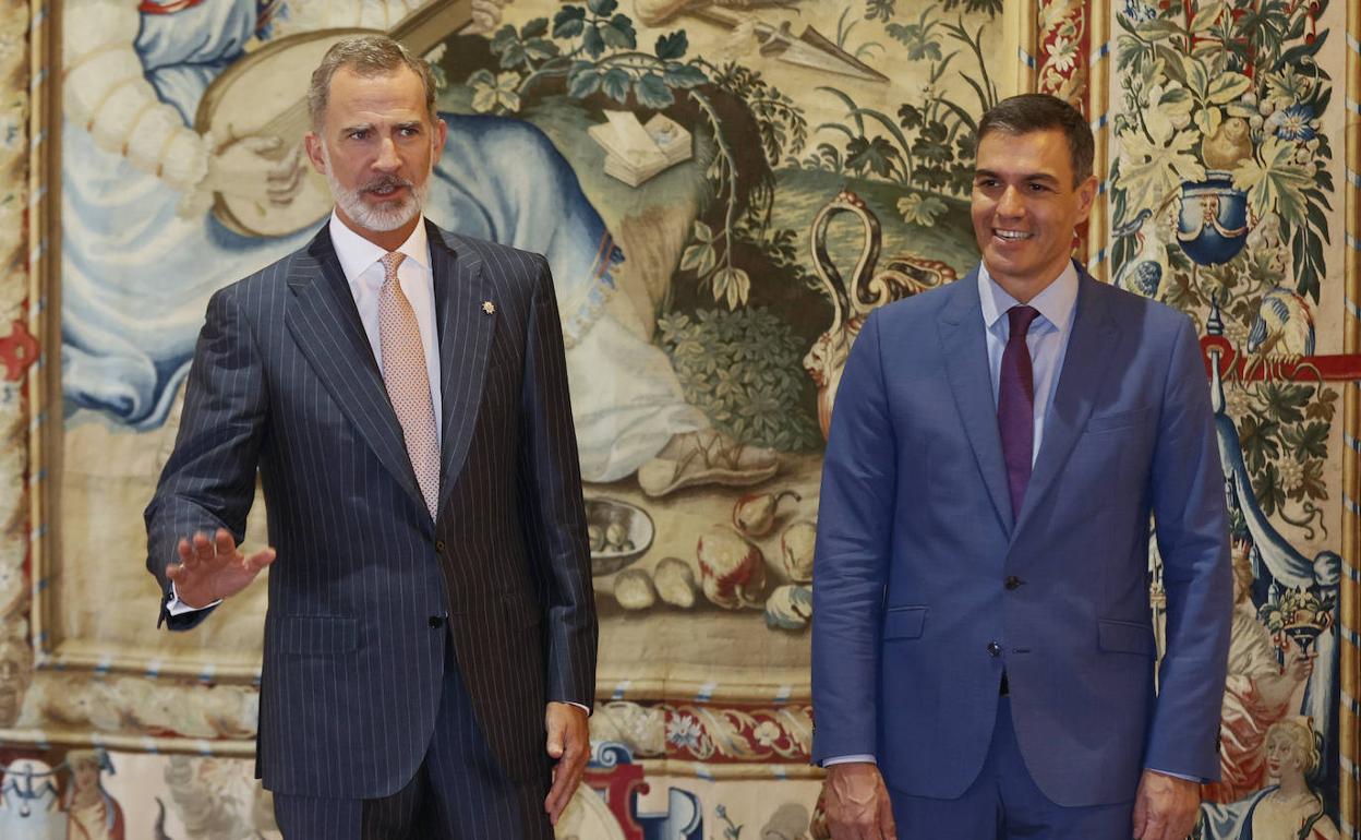 El Rey Felipe VI y Pedro Sánchez, en una imagen de archivo. 