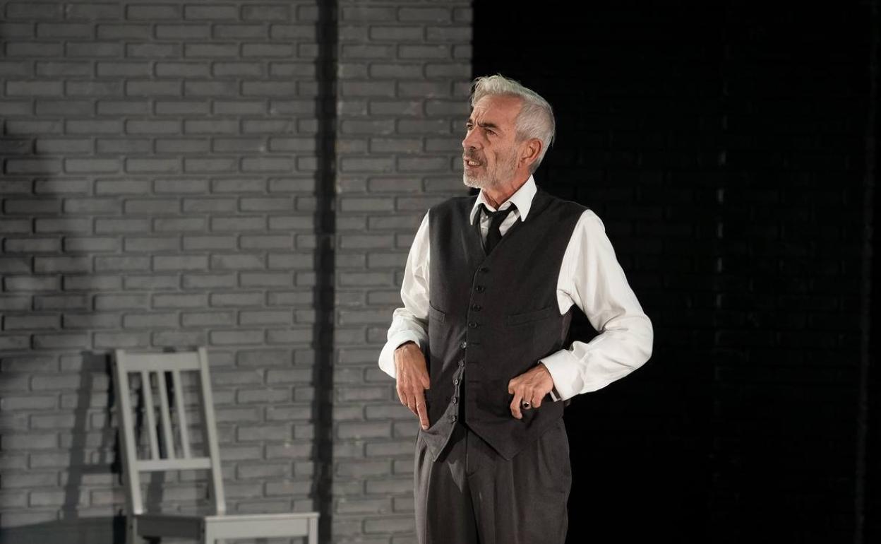 Imanol Arias, durante la función en el Romea de Murcia. 