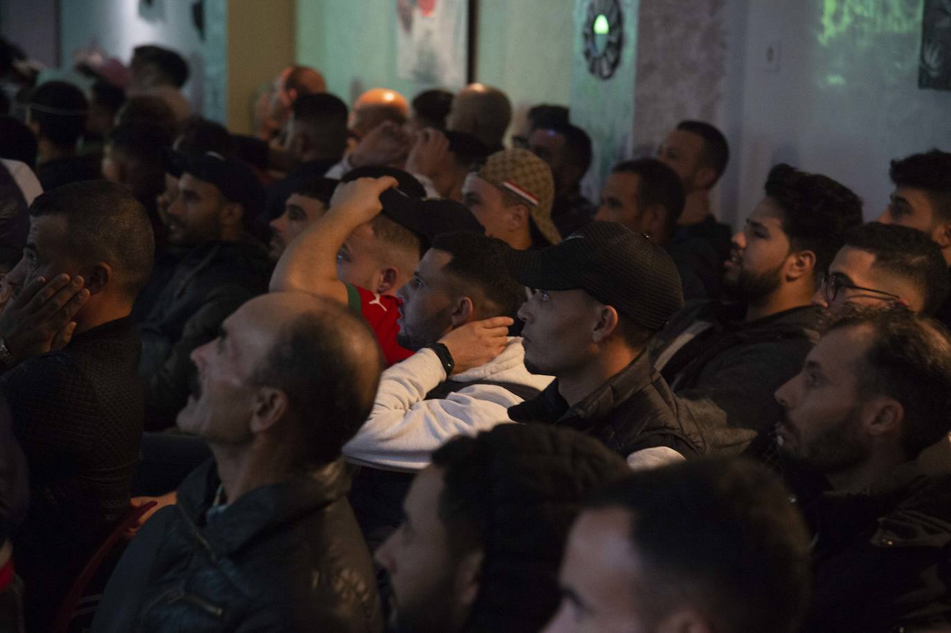 Fotos: Los aficionados de Marruecos se resignan tras la derrota ante Francia