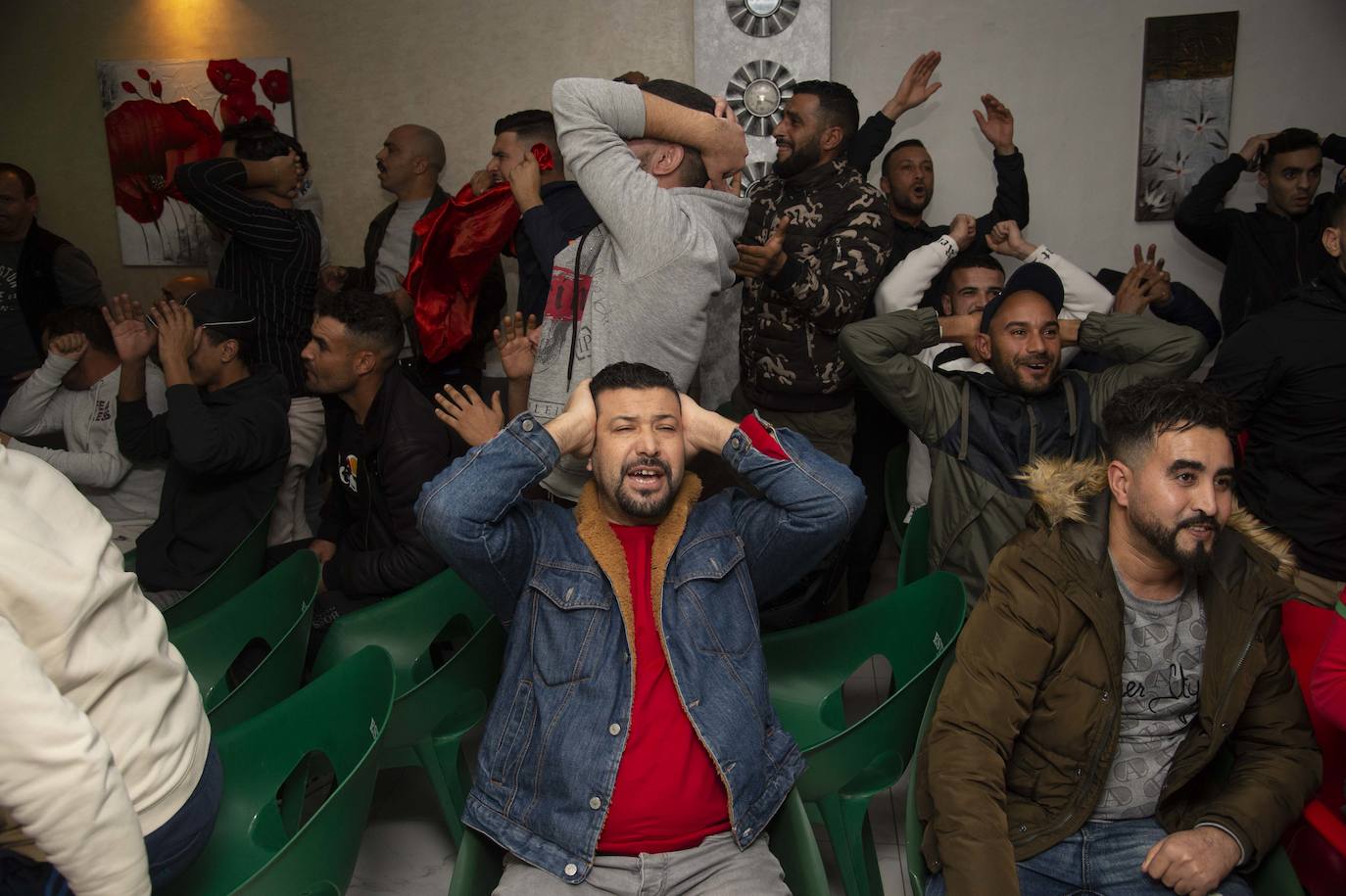 Fotos: Los aficionados de Marruecos se resignan tras la derrota ante Francia