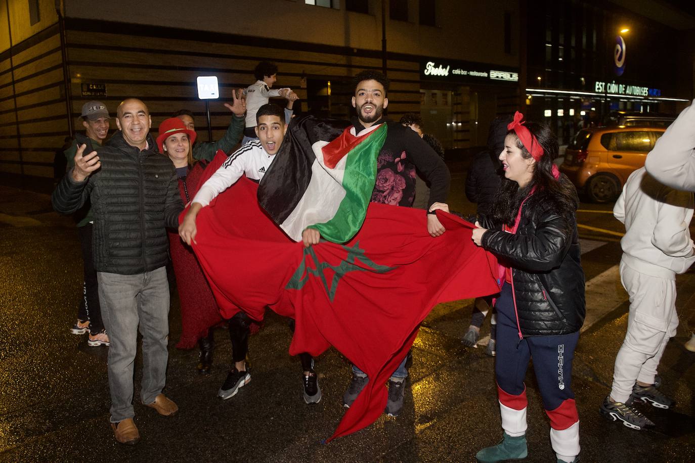 Fotos: Los aficionados de Marruecos se resignan tras la derrota ante Francia