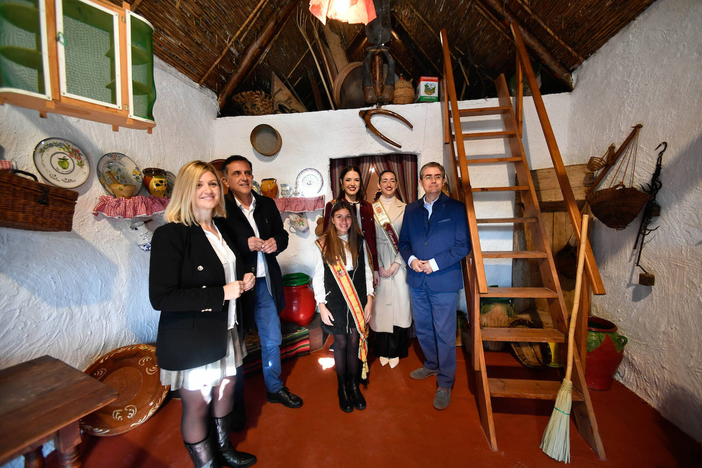 Fotos: Las peñas restauran su barraca en Murcia