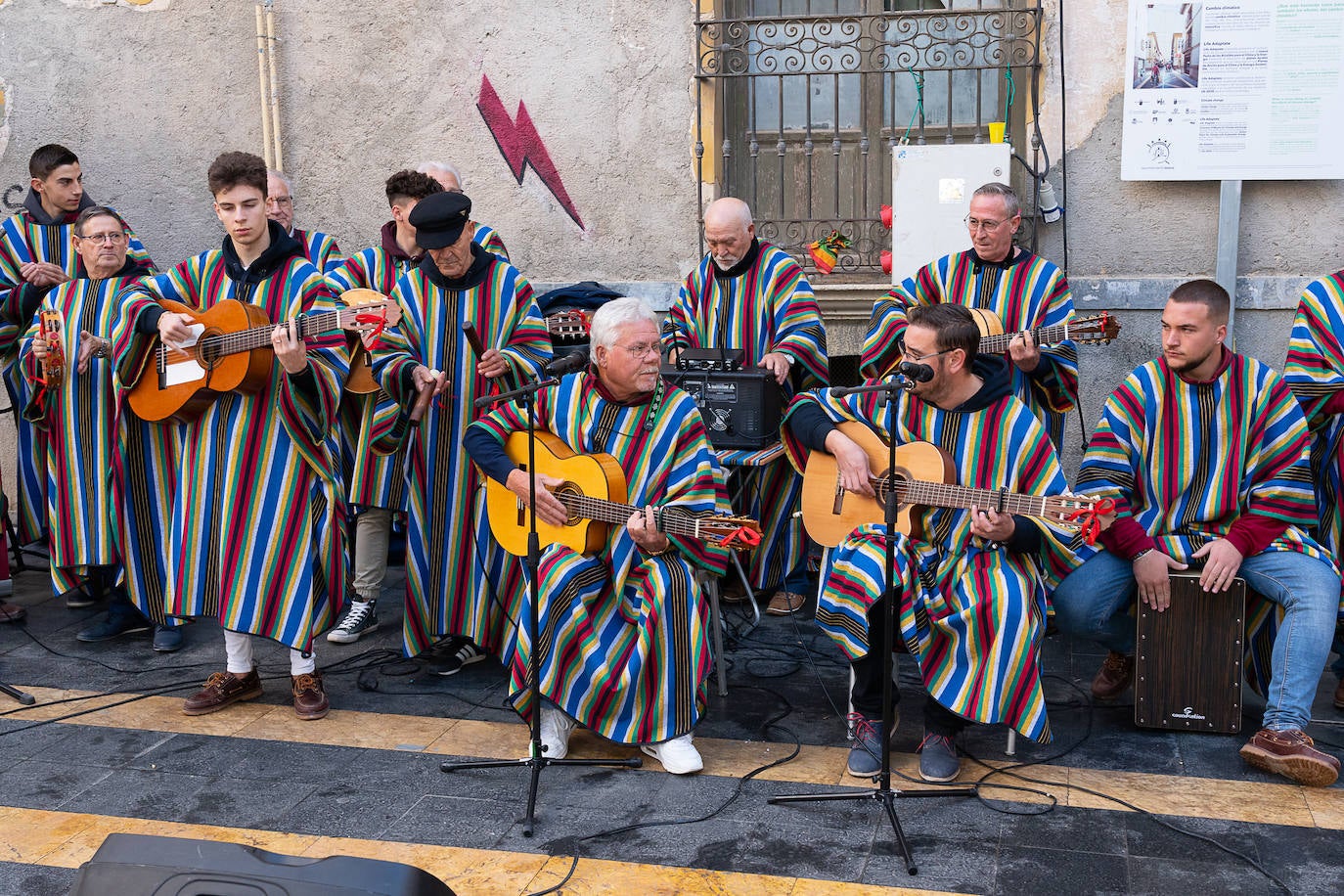 Fotos: Platillos y laúdes en la Corredera de Lorca