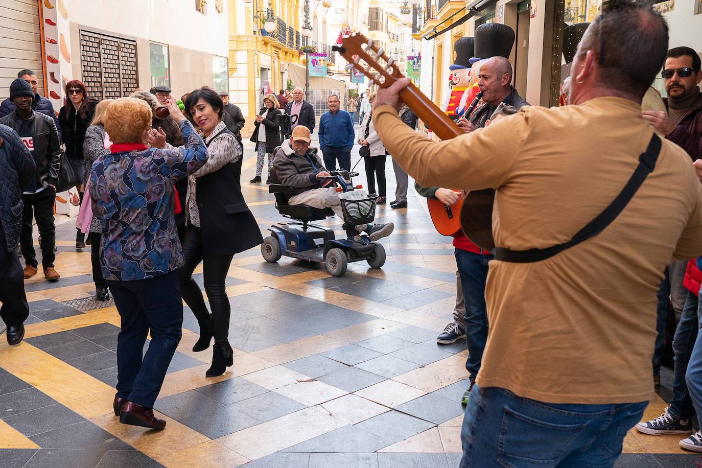 Fotos: Platillos y laúdes en la Corredera de Lorca