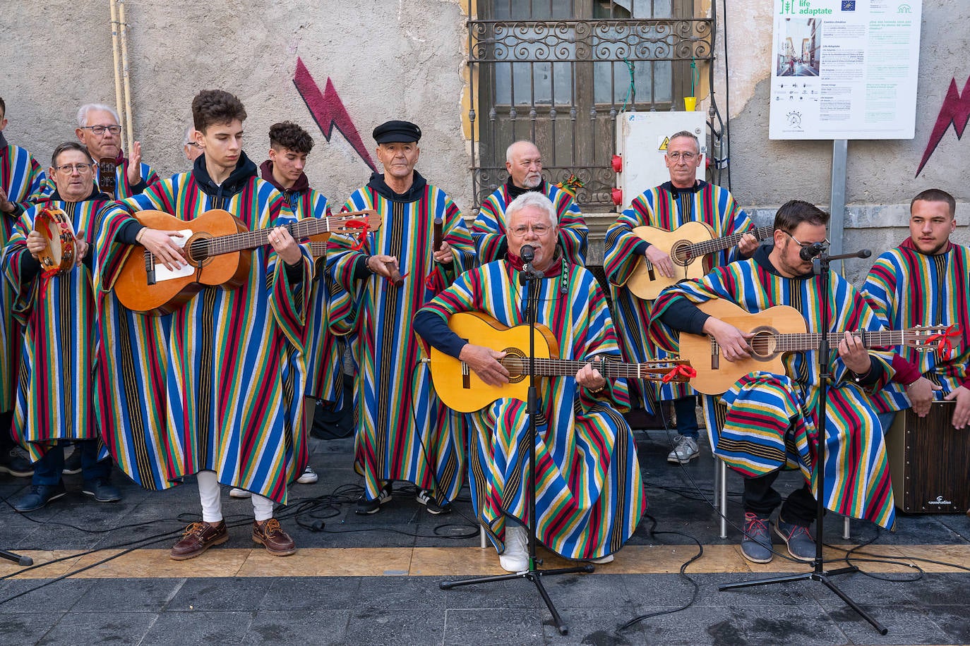 Fotos: Platillos y laúdes en la Corredera de Lorca