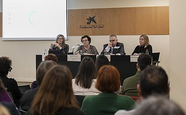El acto contó con la participación de la directora territorial de CaixaBank en Murcia, Olga García; la directora del Área de Relaciones con Entidades Sociales de la Fundación 'la Caixa', Joana Prats; el gerente del IMAS, Raúl Nortes, y la delegada de la Fundación 'la Caixa' en Alicante y Murcia, Lourdes Toribio. 