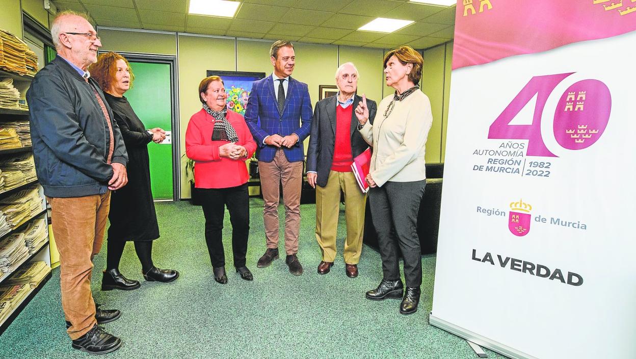 Pedro Antonio Ríos, Antonia Martínez, Encarnación Fernández de Simón, Marcos Ortuño, Enrique Egea y Rosa Peñalver, ayer, en las instalaciones de LA VERDAD, antes de la celebración de la mesa redonda. 