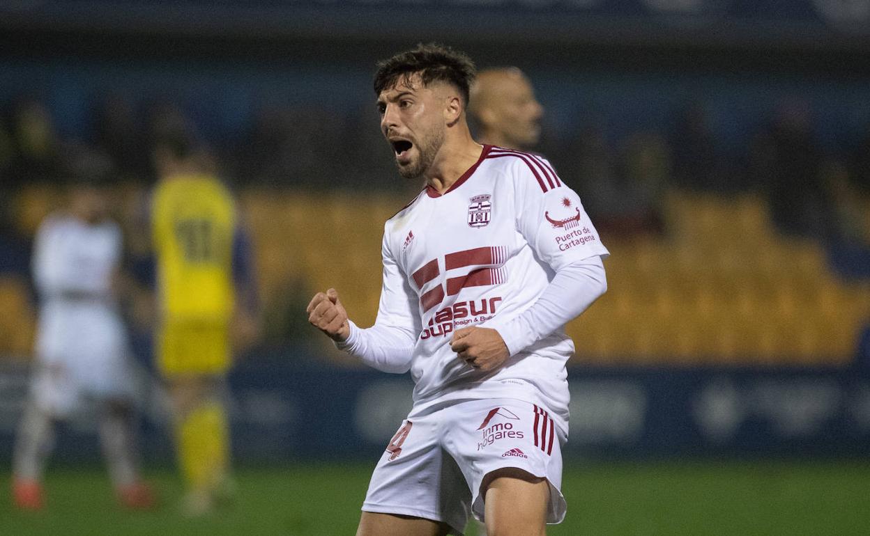 Franchu celebra su gol, anoche en Alcorcón.