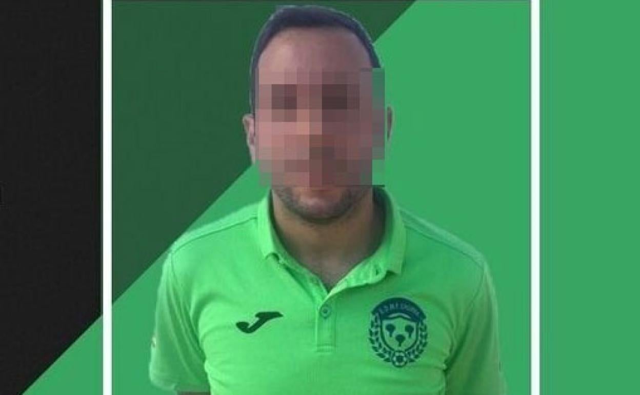 Ficha del entrenador detenido. 