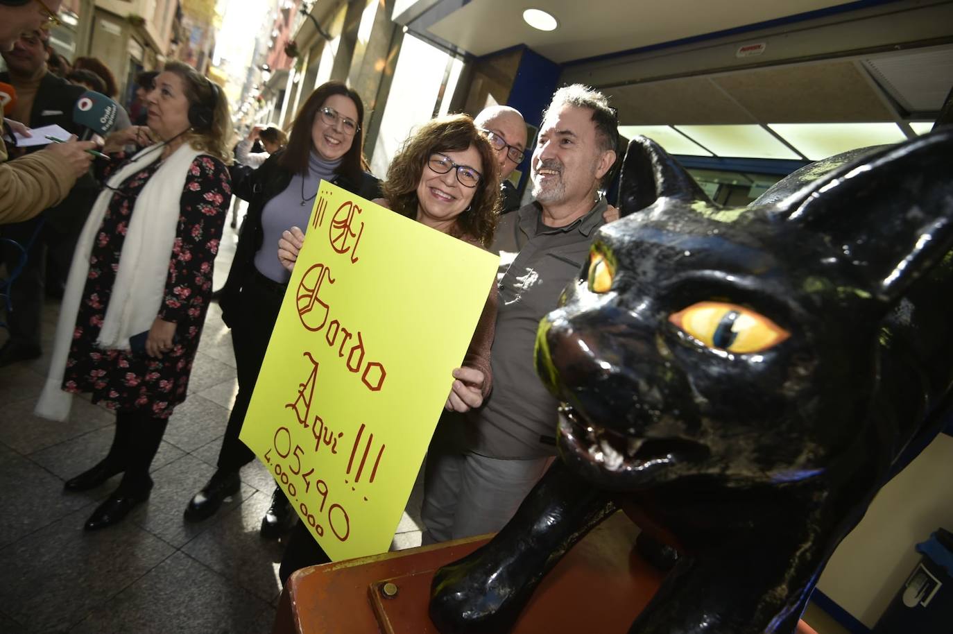 Fotos: Tres administraciones de la Región de Murcia reparten El Gordo