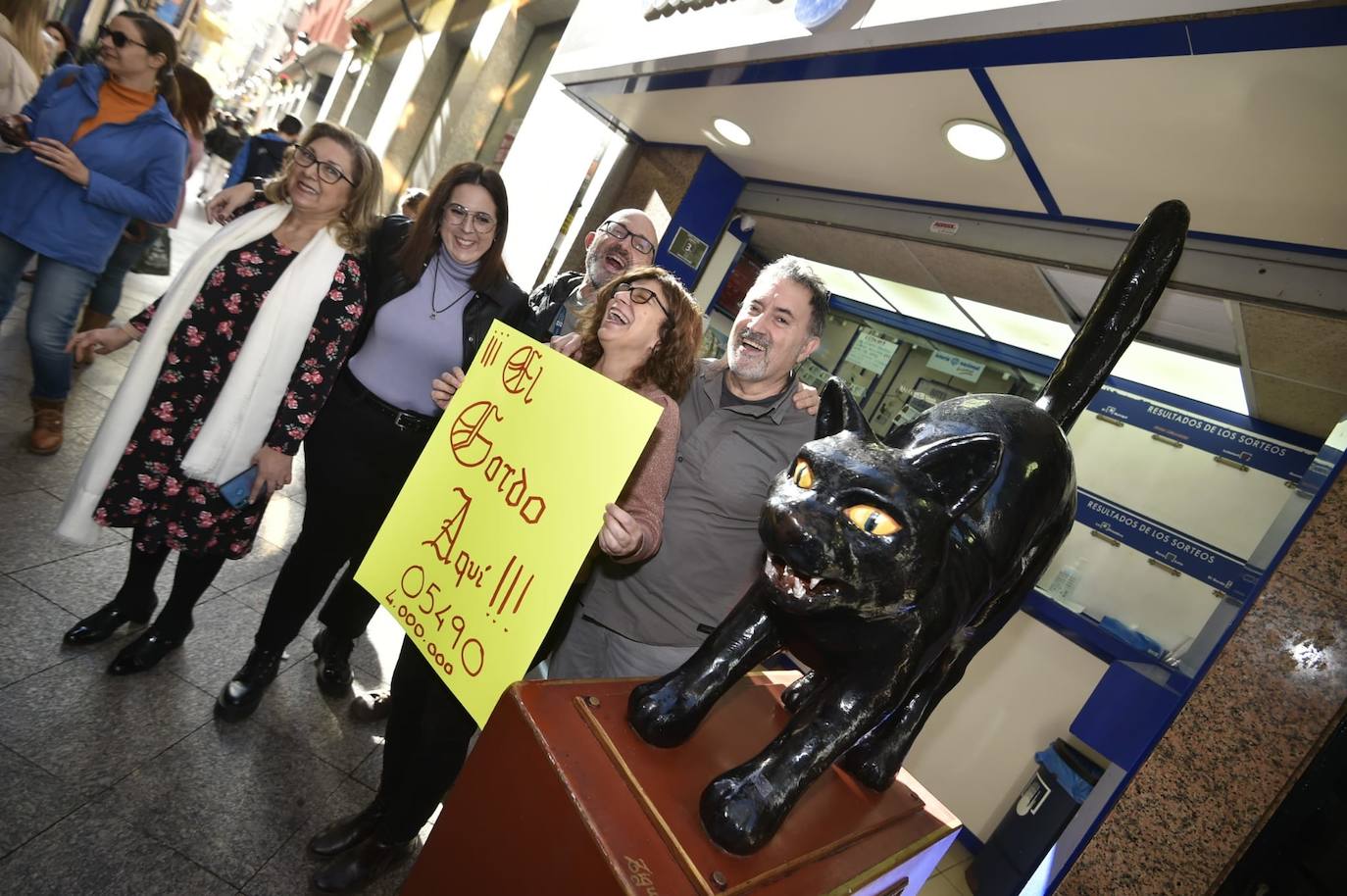 Fotos: Tres administraciones de la Región de Murcia reparten El Gordo