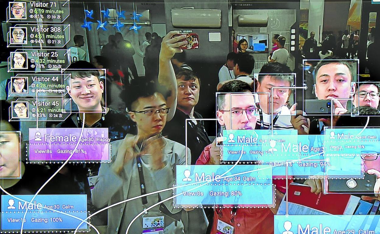 Las cámaras de vigilancia con sistemas de reconocimiento facial ejemplifican el carácter invasivo y discriminador de la tecnología china.