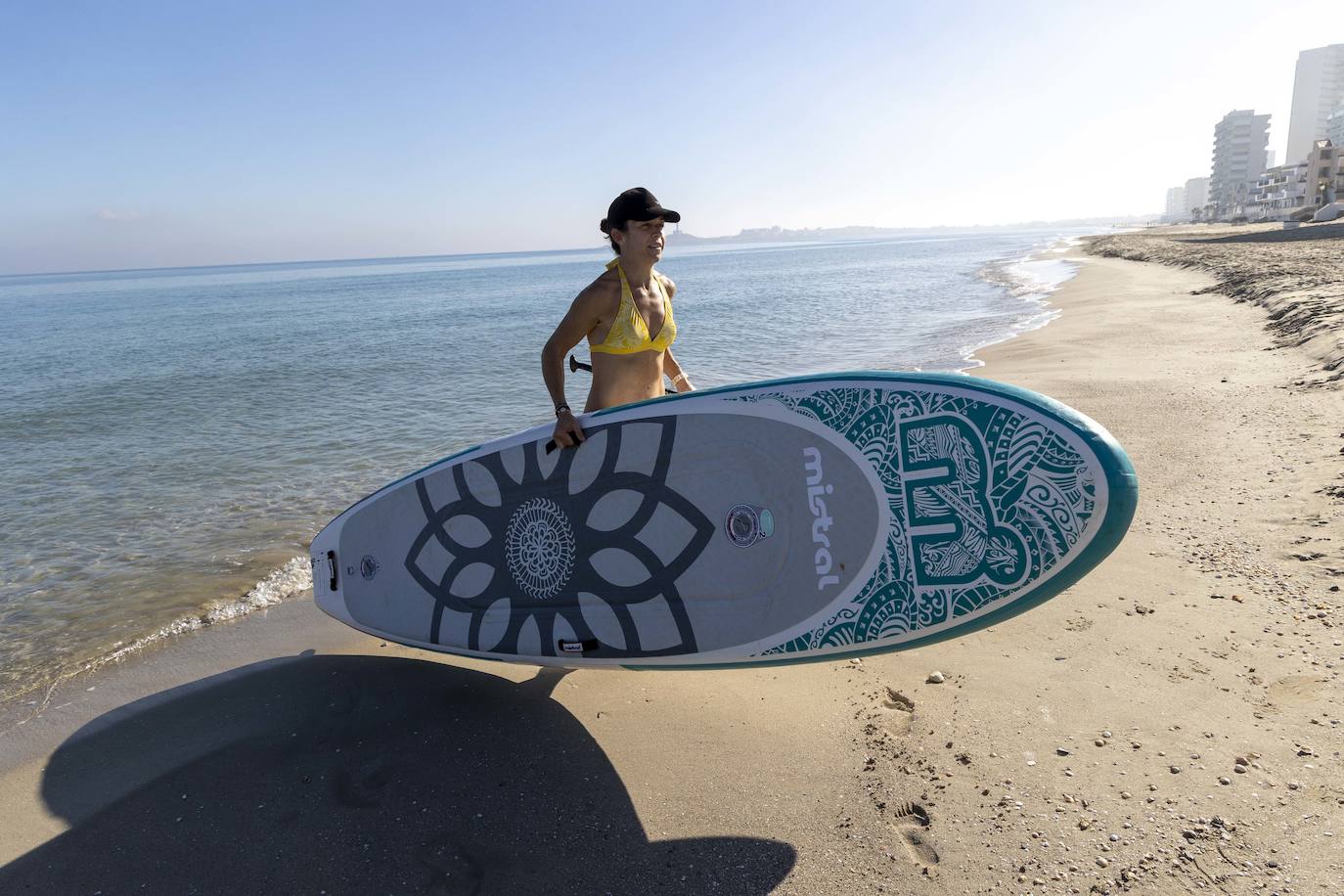 Fotos: Las altas temperaturas del 25 de diciembre llenan los restaurantes y las playas de La Manga