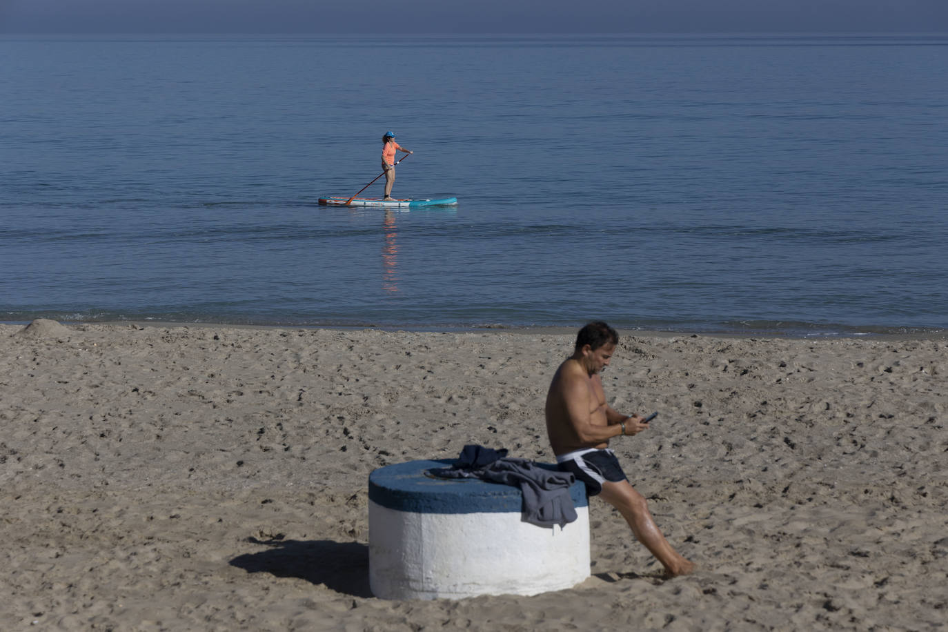 Fotos: Las altas temperaturas del 25 de diciembre llenan los restaurantes y las playas de La Manga