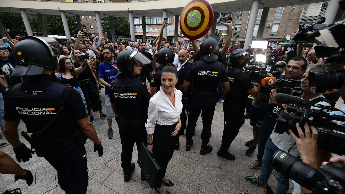 Macarena Olona ofrece una conferencia en la Universidad de Murcia. Una asociación de los tres diputados expulsados de Vox está detrás de la organización del evento. 