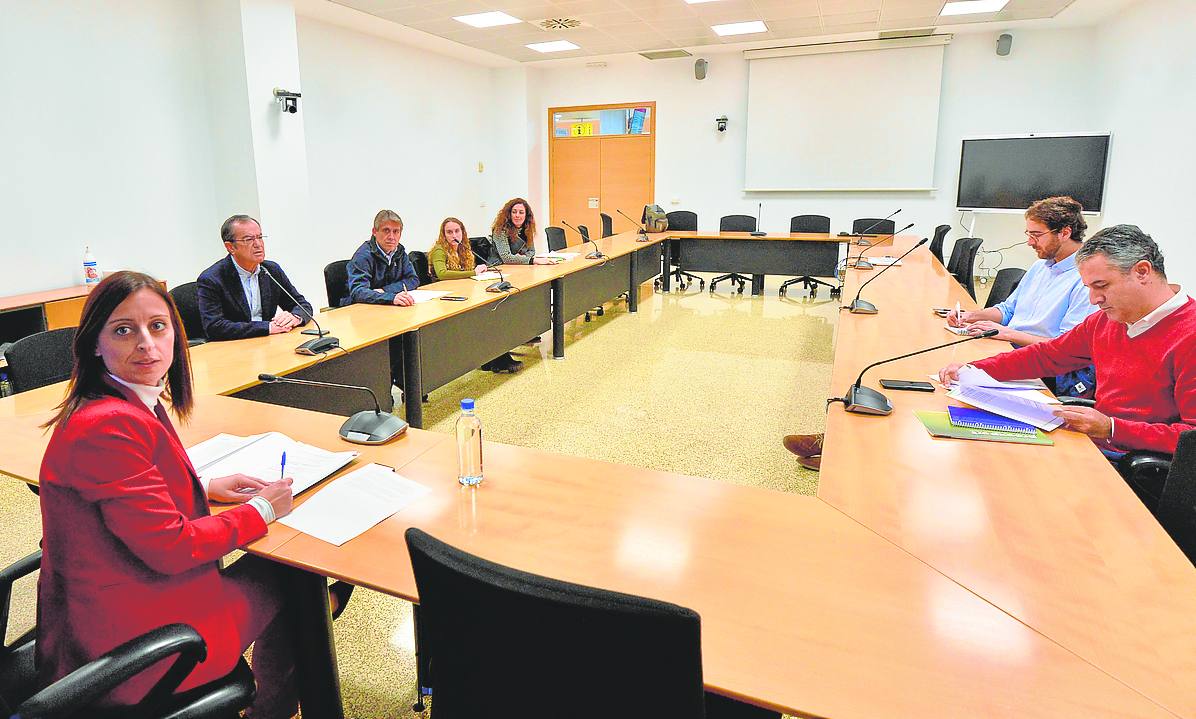 Reunión este miércoles en la Consejería con el sector agroalimentario y del plástico.