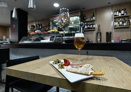 Una caña y una marinera en la Cervecería Almudí.