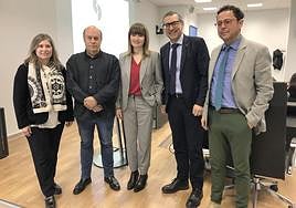 La decana de Bellas Artes de la UMU, el presidente de la Conferencia de Decanos, la vicerrectora de Estudios, el rector y el director del ICA.