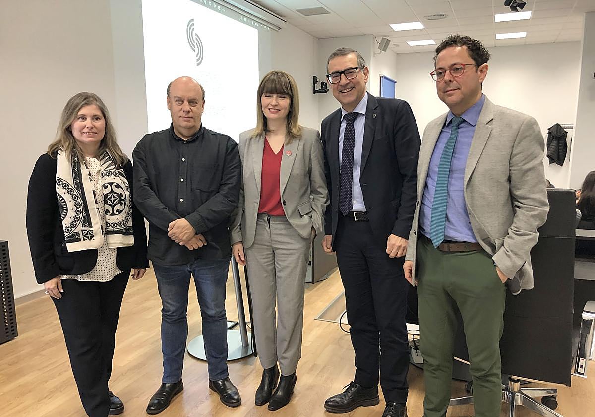 La decana de Bellas Artes de la UMU, el presidente de la Conferencia de Decanos, la vicerrectora de Estudios, el rector y el director del ICA.