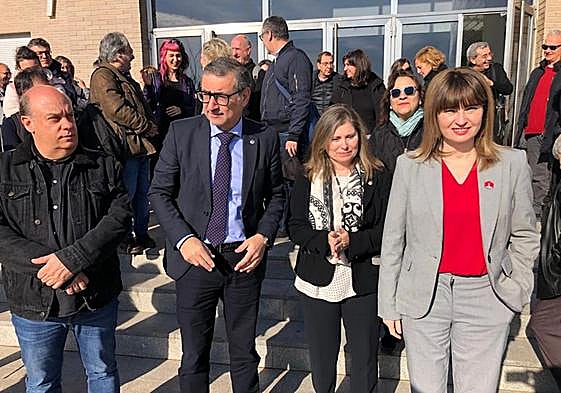 El rector de la UMU, José Luján (segundo por la izquierda), este jueves.