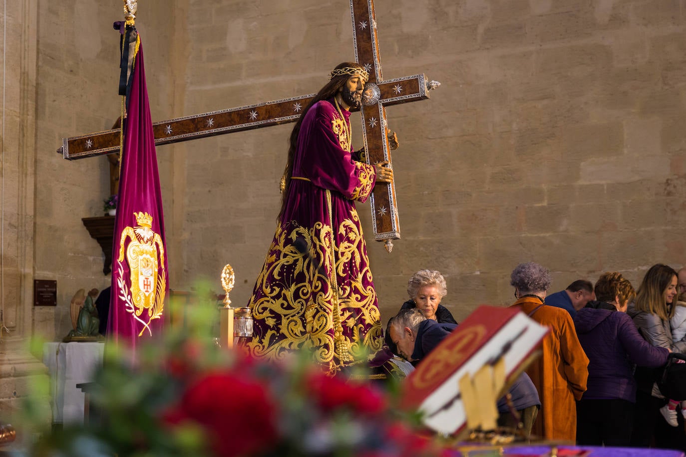 El besapié a Nuestro Padre Jesús de Orihuela, en imágenes