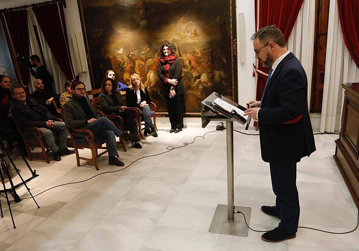 Intervención de Diego José Mateos, este viernes, para anunciar el cese de Francisco Morales.