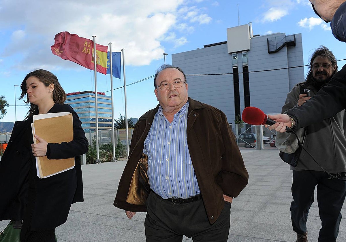 José Martínez García, exalcalde popular de Librilla, llegando al juzgado en una fotografía de archivo.